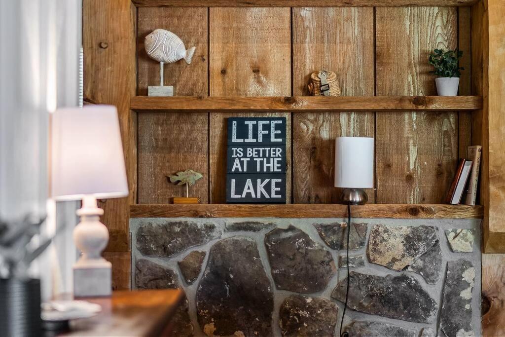 Winchester Rustic Cabin, Dock, Firepit, Kayaks & Games מראה חיצוני תמונה