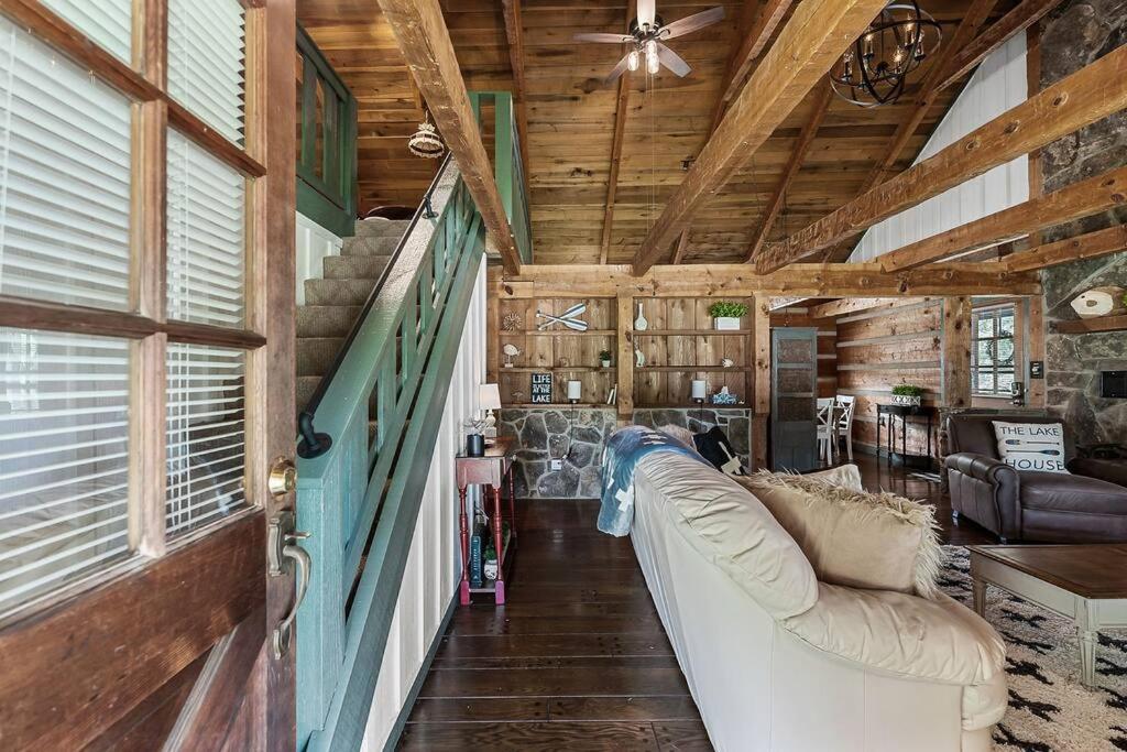 Winchester Rustic Cabin, Dock, Firepit, Kayaks & Games מראה חיצוני תמונה
